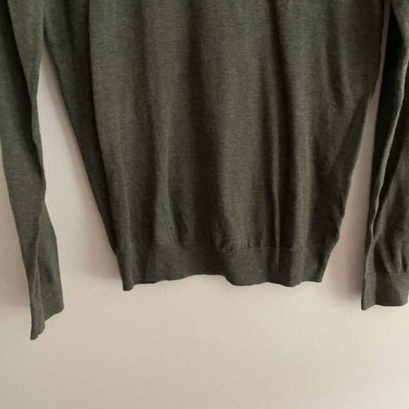 Gap Women S Olive Green V-Neck Wool Blend L/S Pullover Lightweight Sweater NWT - Picture 2 of 10